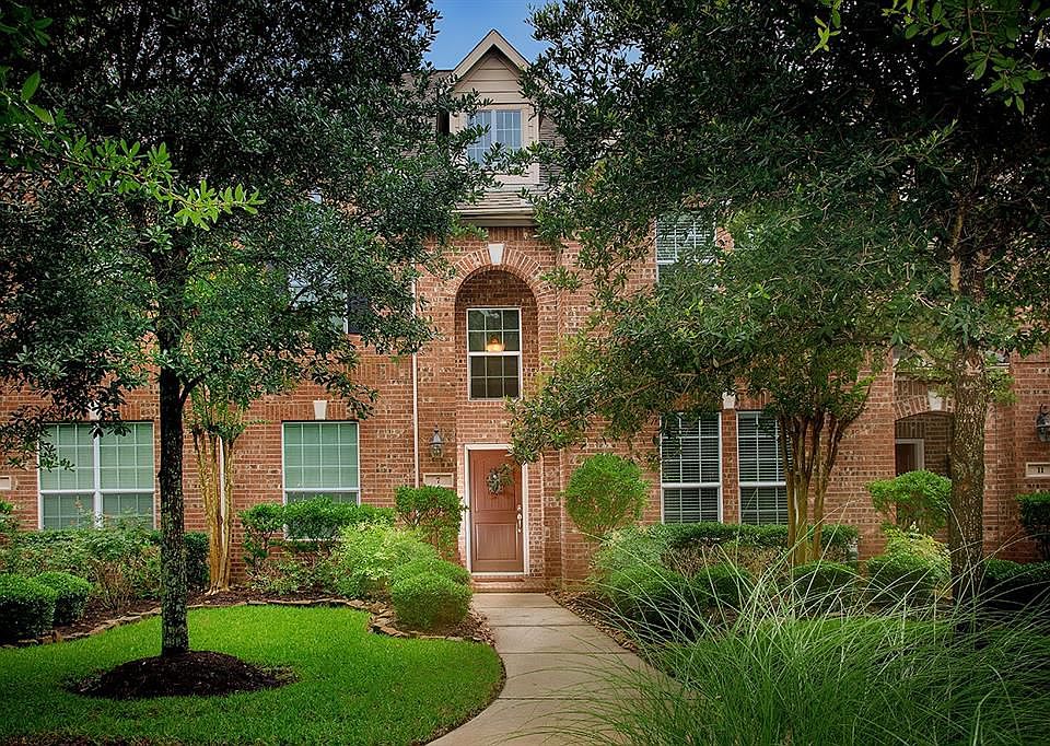 1st image of 7 Bettina Ln
