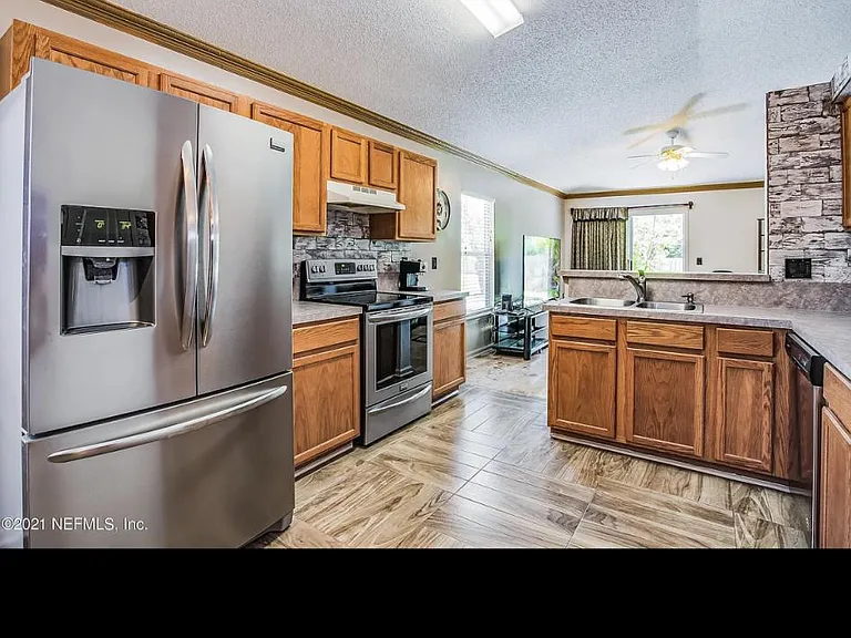 1519 Wayward Wind Ln — Photo 12