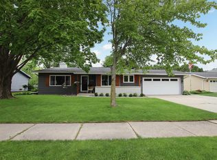 794 Meadowbrook Ln, Fond Du Lac, WI 54935