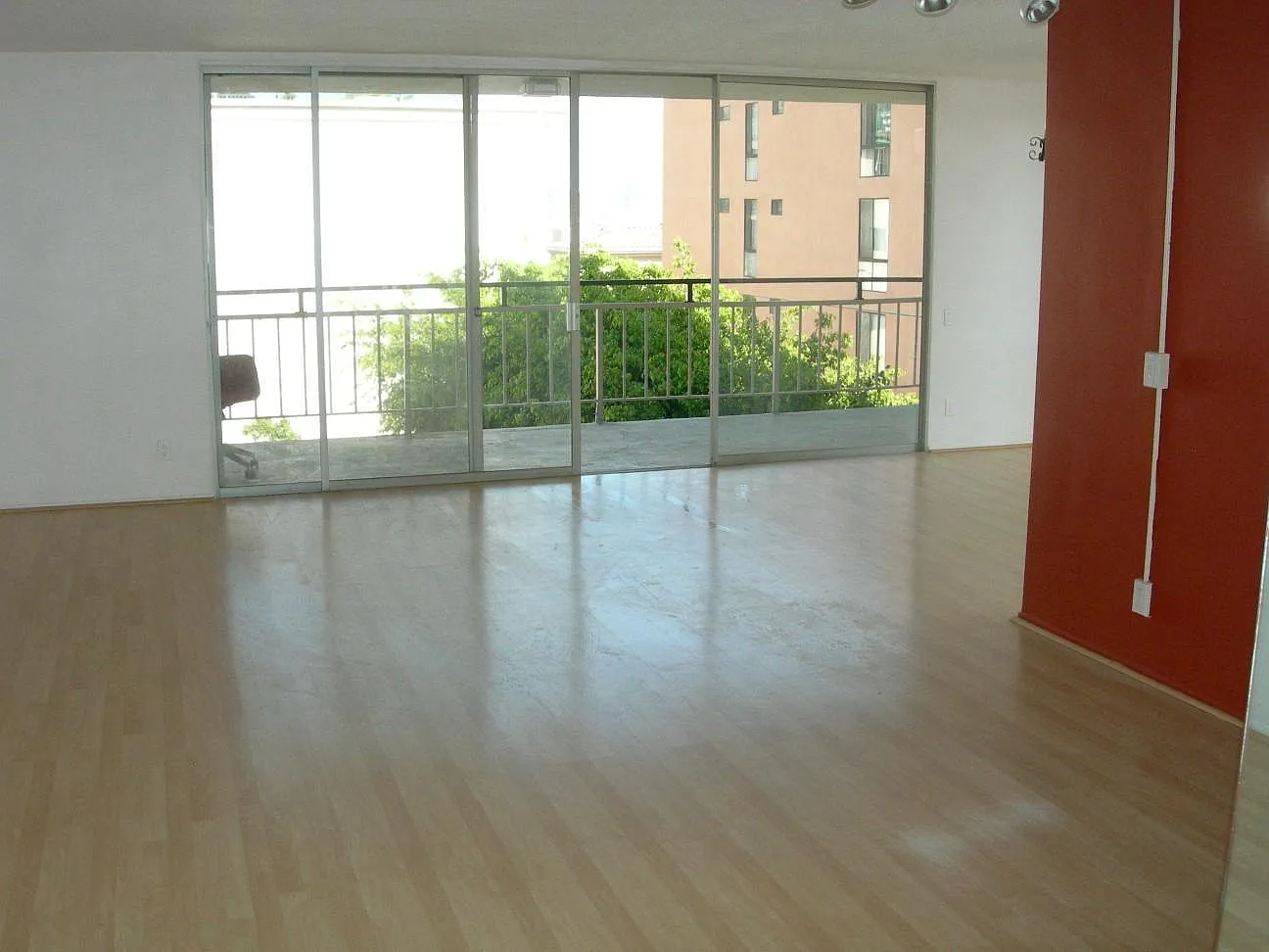 2 bed, 2.5 bath, 1600 sqft, $4,200 — Photo 3