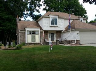 18686 Yorkshire Dr, Livonia, MI