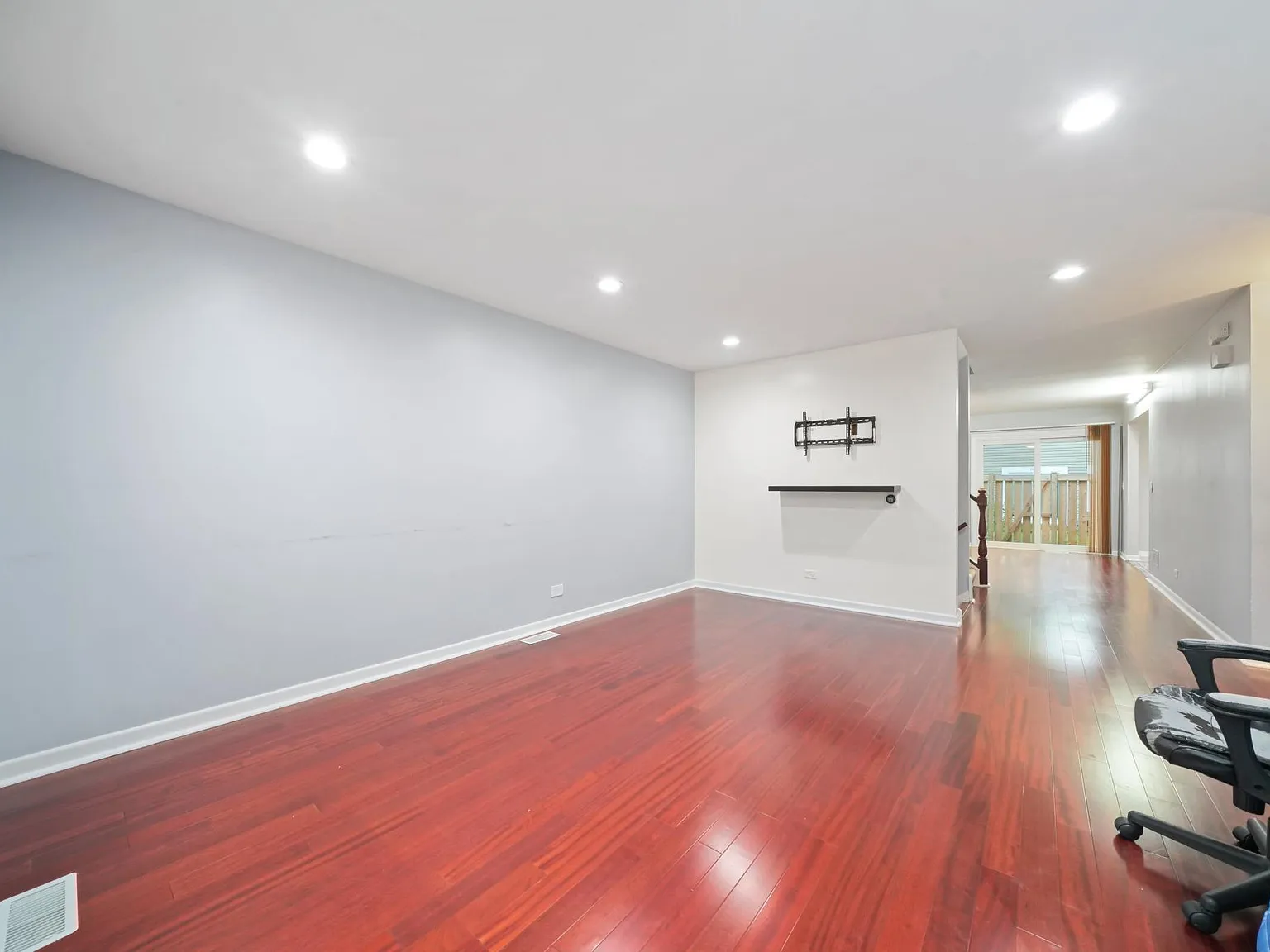 3 bed, 2.5 bath, $2,500 — Photo 3