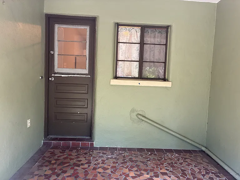 116 W Osborne Ave — Photo 3