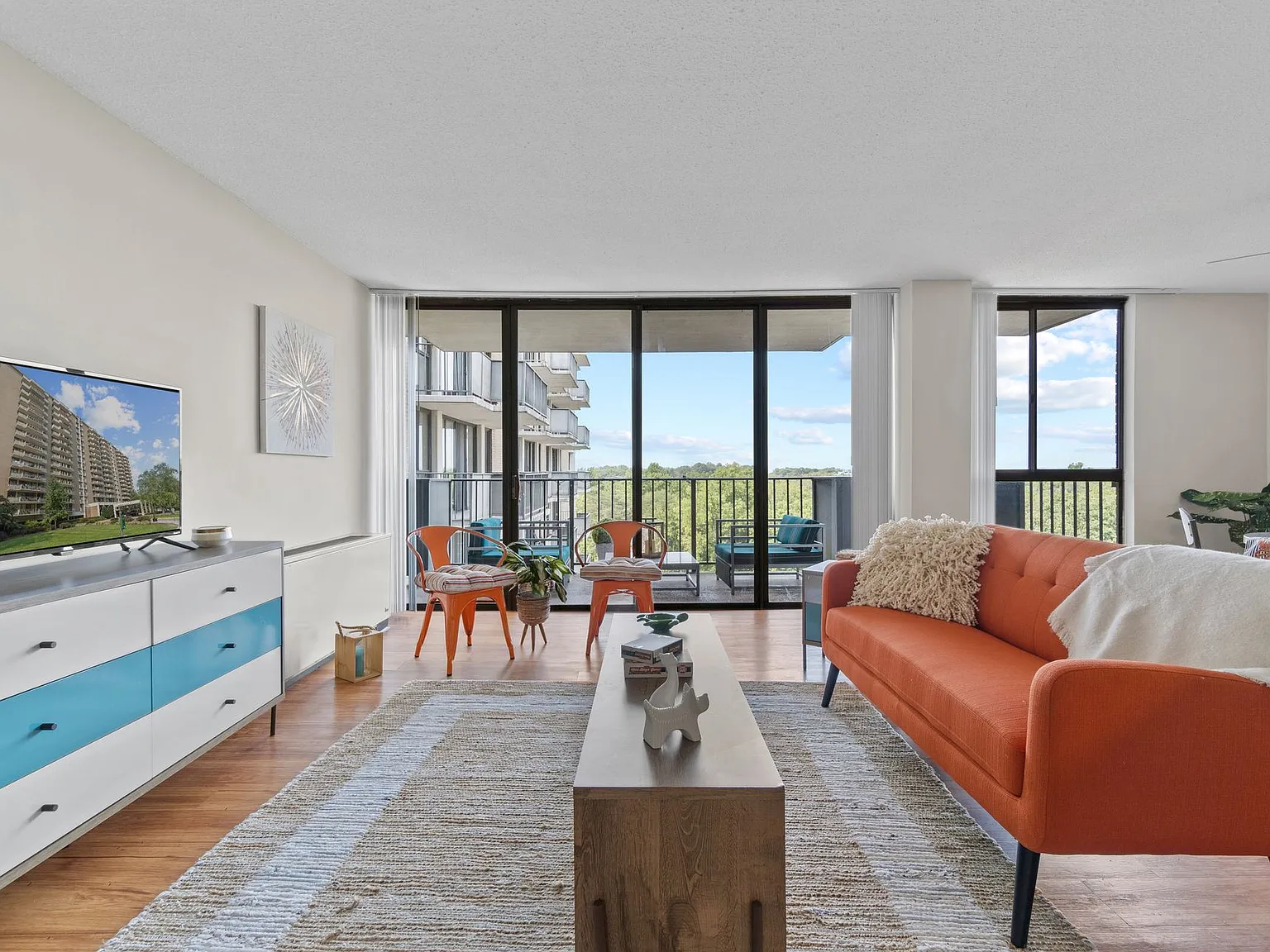 Westchester Tower Apartments — Photo 3