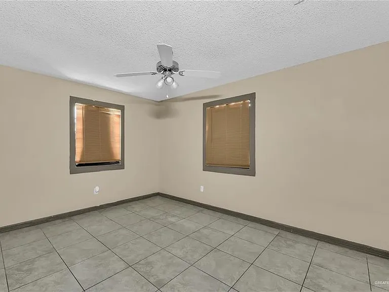 440 W Siesta St — Photo 7
