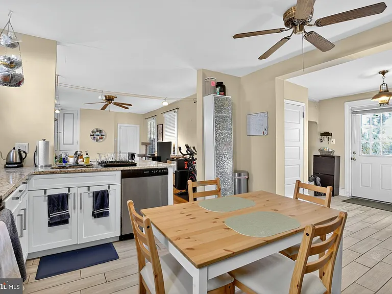 350 Green Ln #1R — Photo 6