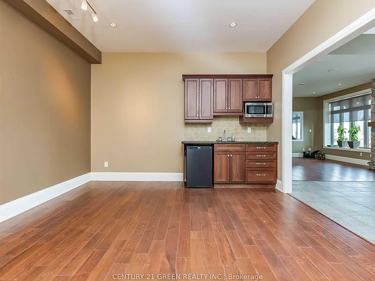 935689 Airport Rd — Photo 23