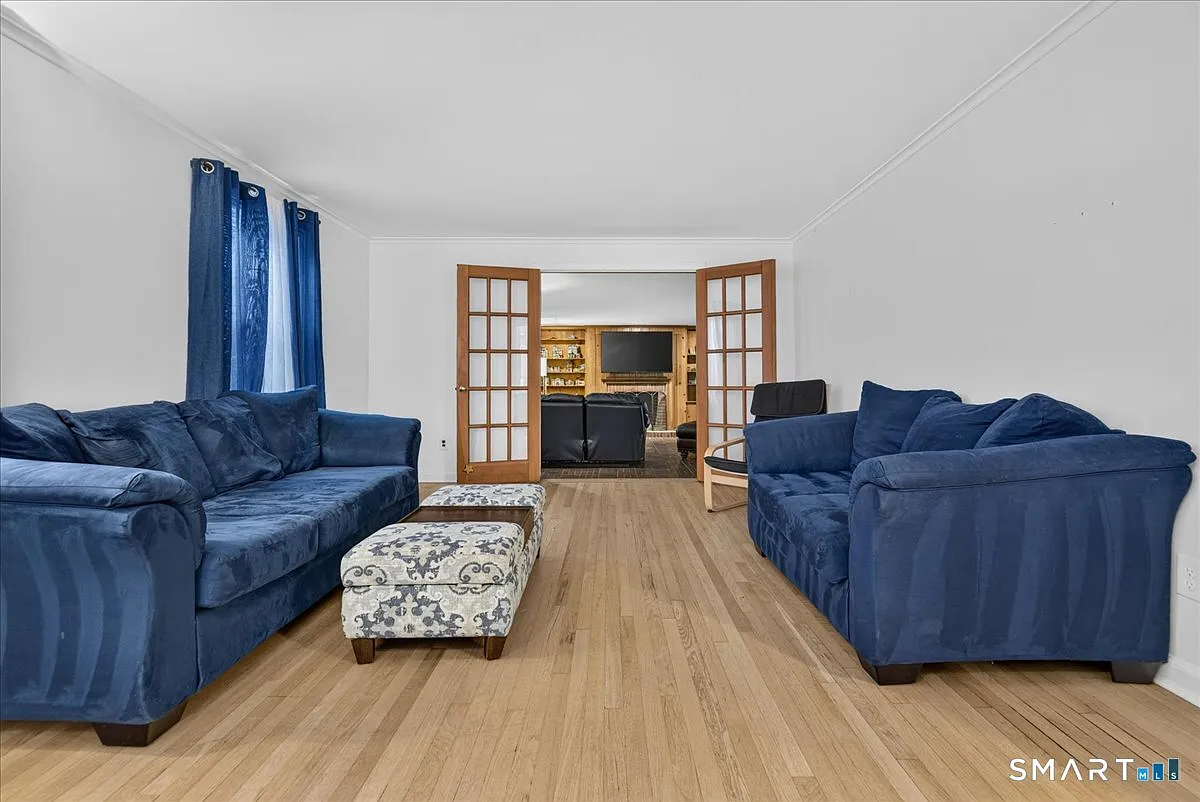 3 bed, 3.5 bath, 2582 sqft, $3,500 — Photo 4
