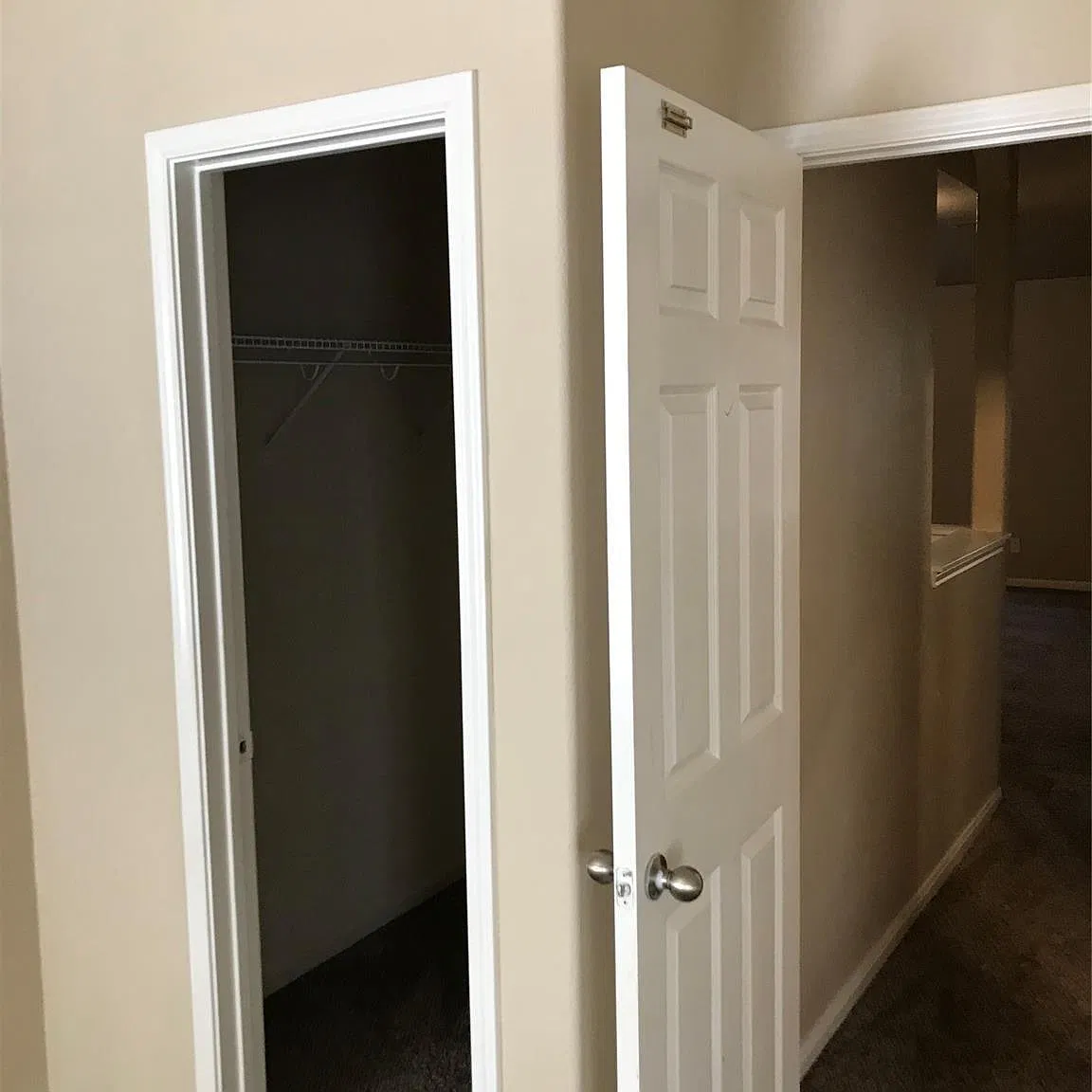 4 bed, 2.5 bath, 2436 sqft, $2,200 — Photo 4