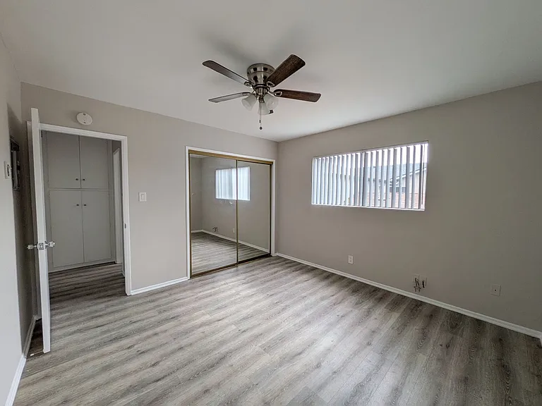 372 Freeman Ave — Photo 12