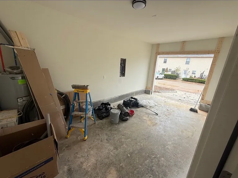 109 Blaze Dr — Photo 2