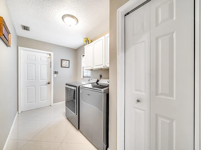 574 Juniper Pl — Photo 27