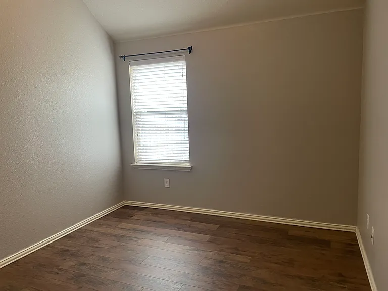660 Payton Way — Photo 32
