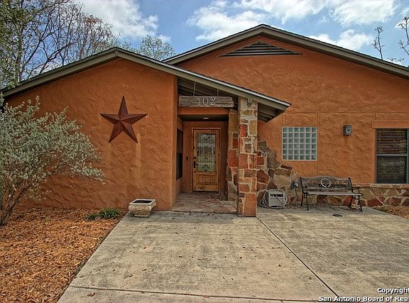 3rd image of 102 Verdant Dr