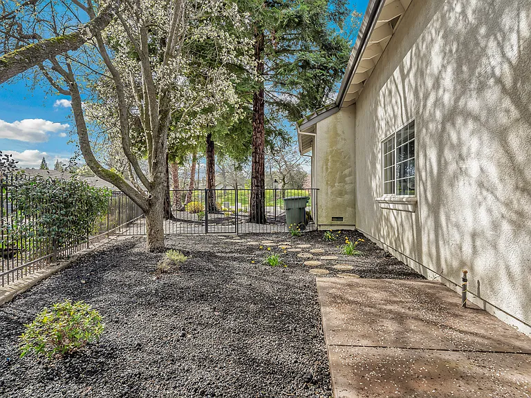 3857 Eagle Pkwy — Photo 44