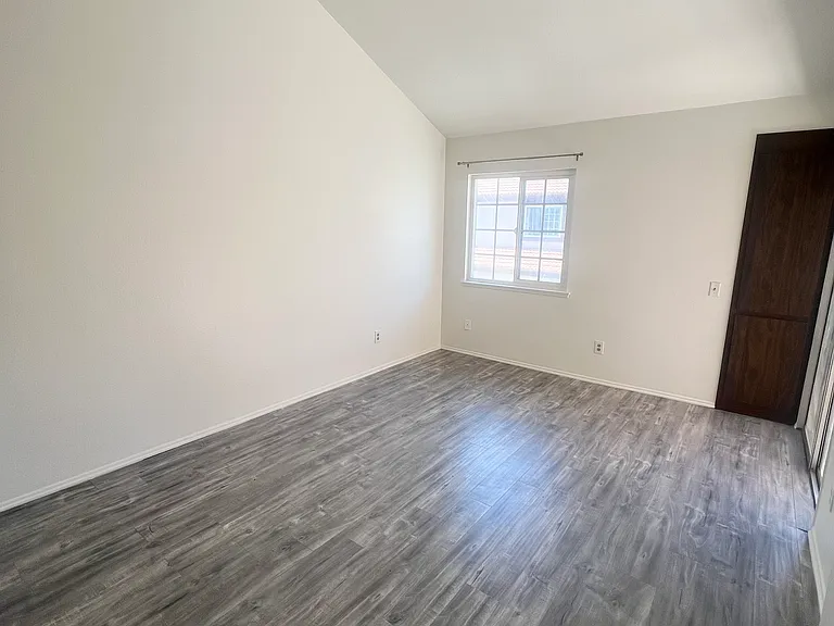 4842 King Cir #B — Photo 15