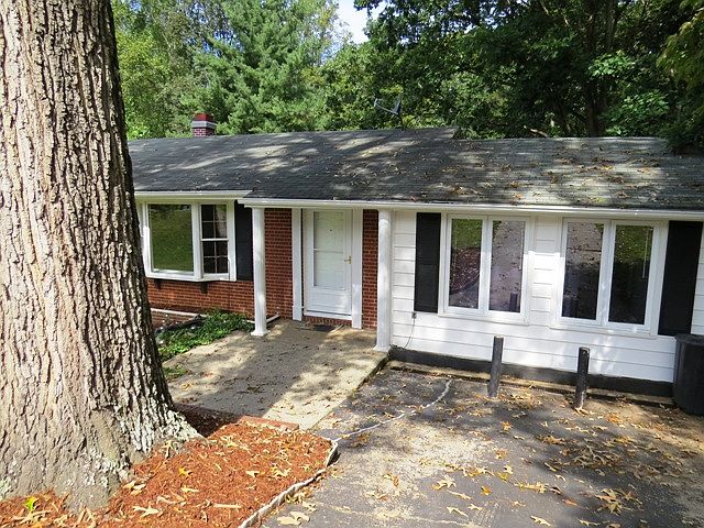 1st image of 104 Farmington Ct