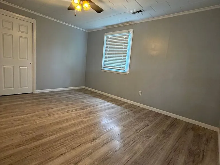 5003 Terry Dr — Photo 2