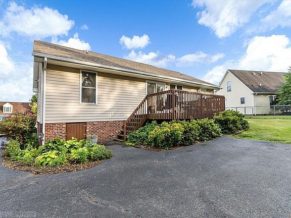 3rd image of 140 Cullen Ct