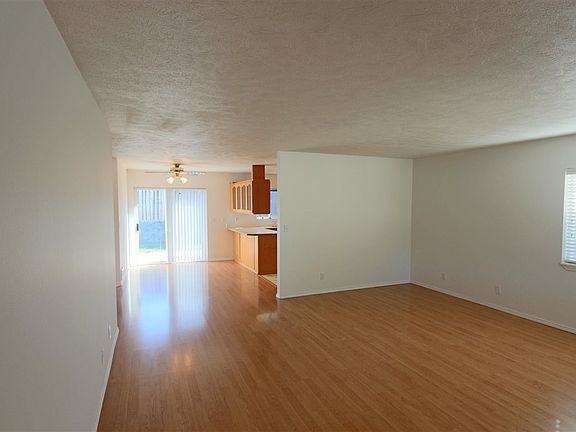 4th image of 3108 E 42nd Ave