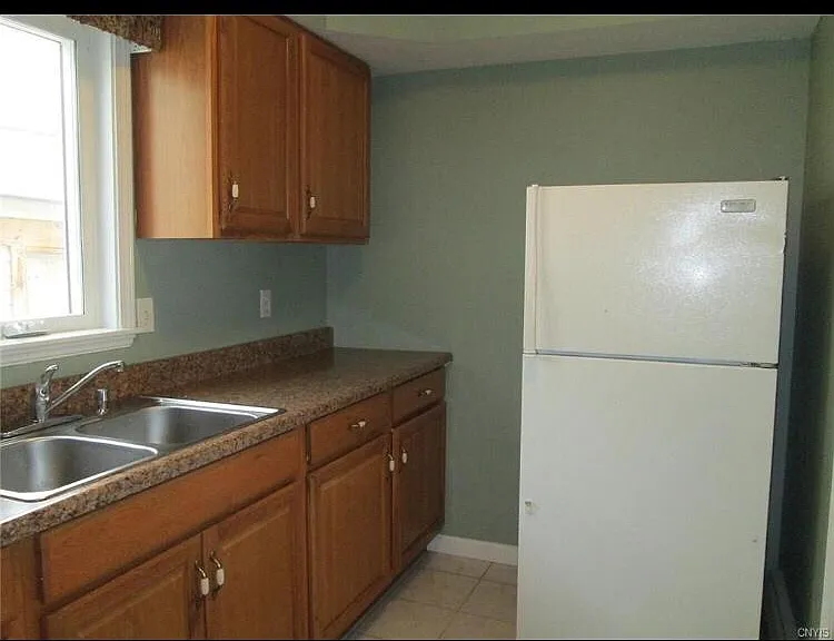33 E 6th St #1 — Photo 2