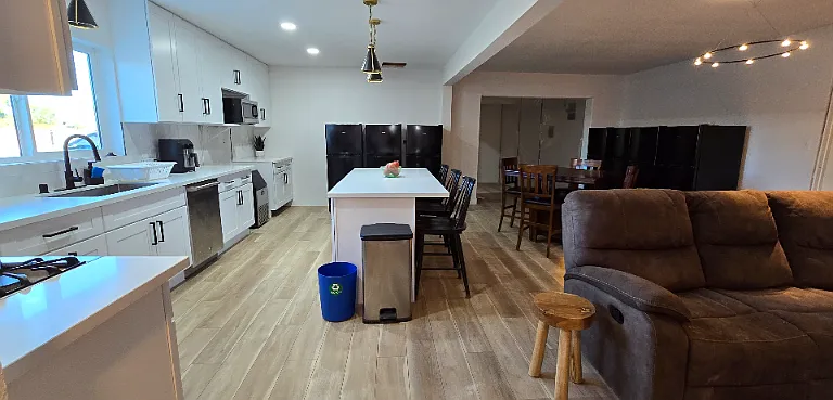 1733 Ophir Dr — Photo 3