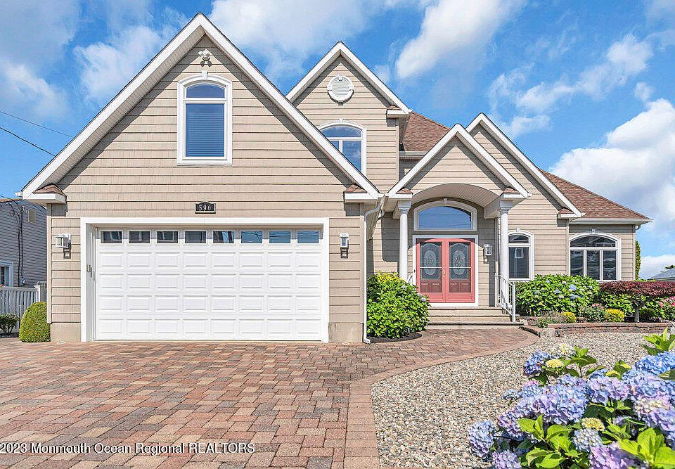 1st image of 596 S End Avenue