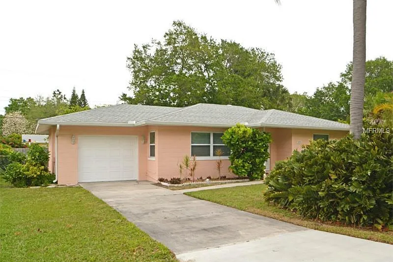 3 bed, 1200 sqft, $2,600 — Photo 2