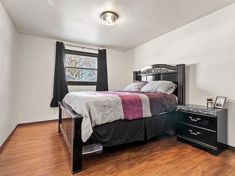 1123 Morris Ave — Photo 7