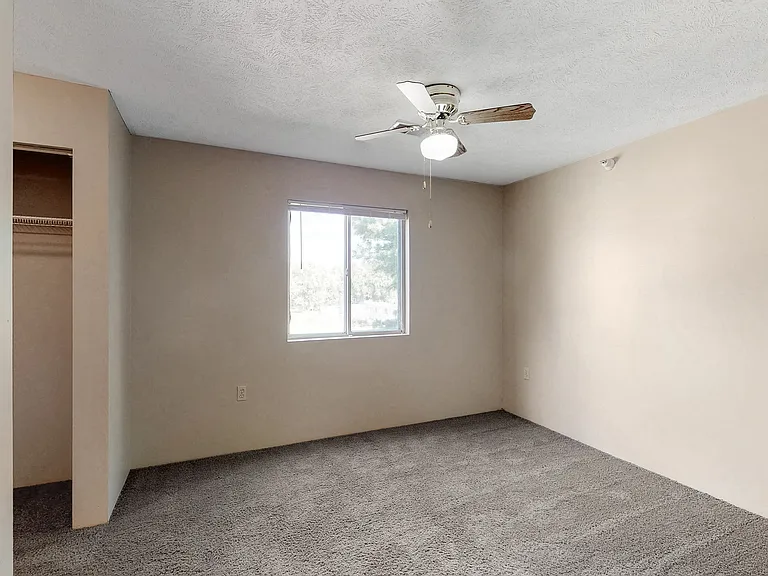 Cambridge Apartments — Photo 39