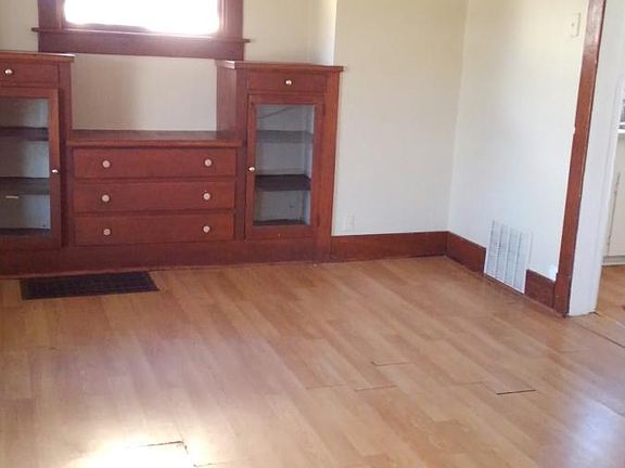 4th image of 1617 Woodbine Ave