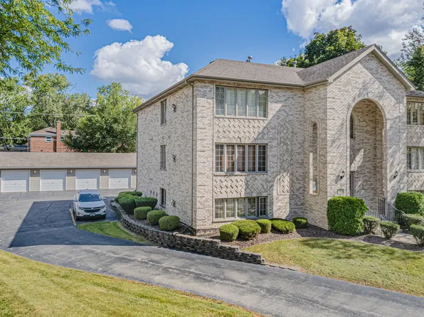 32 E Hattendorf Ave APT 1A, Roselle, IL 60172