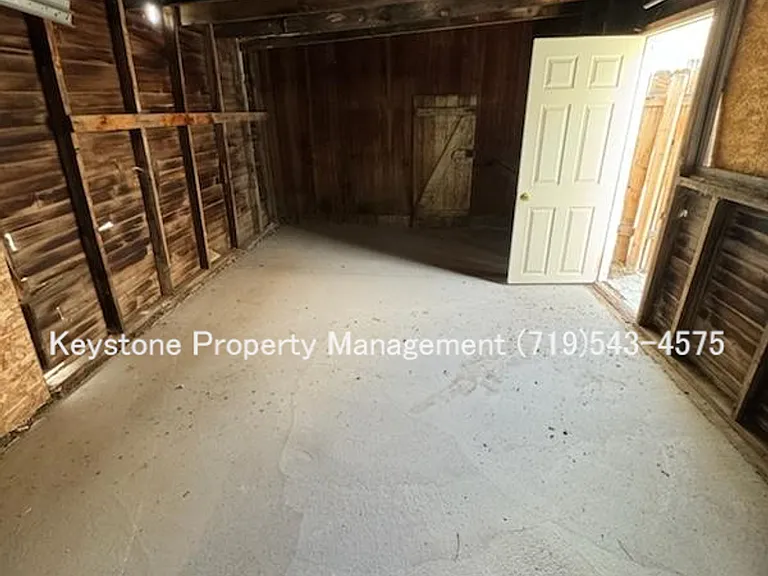 1102 W 16th St — Photo 12