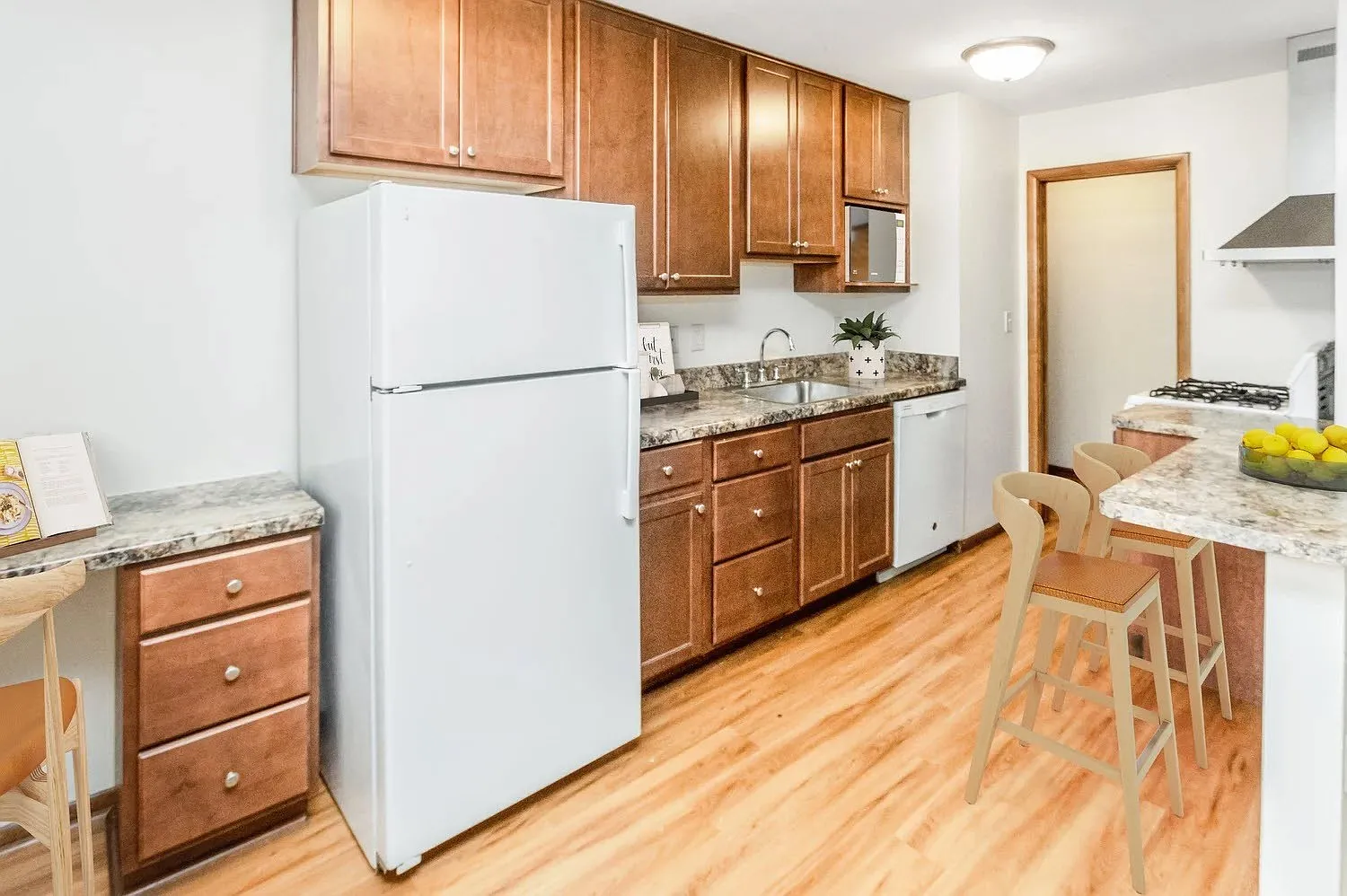 Bryant Ave Apartments | 2300 — Photo 3