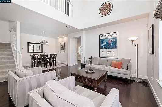 3 bed, 2.5 bath, 1992 sqft, $6,000 — Photo 3