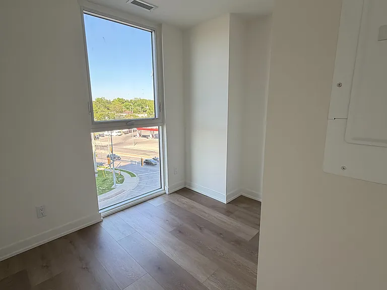 33 Erie Ave #508 — Photo 8