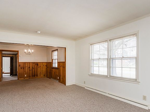 3rd image of 305 Sunset Dr