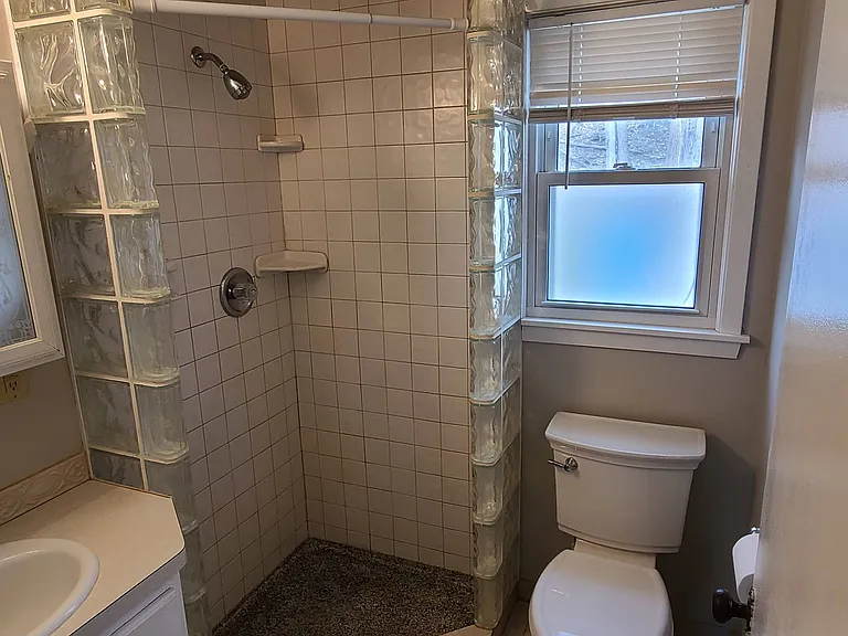 170 Page St W #B — Photo 10