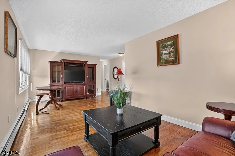 3 bed, 1.0 bath, $2,950 — Photo 4