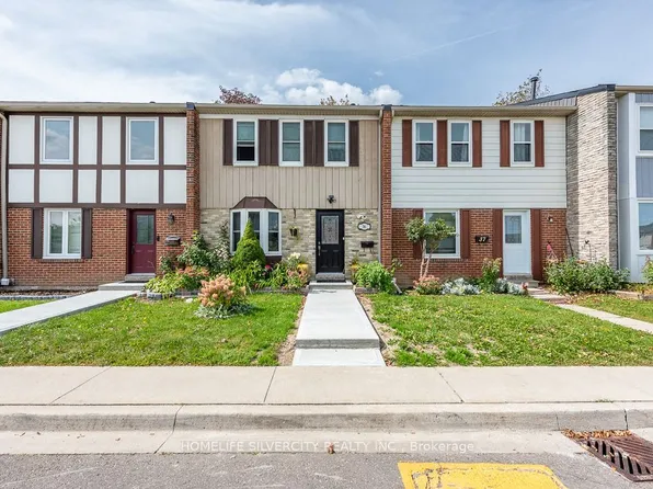 900 Central Park Dr #36, Brampton, ON L6S 3J6