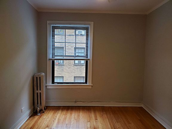 2nd image of 931 W Oakdale Ave Unit 939