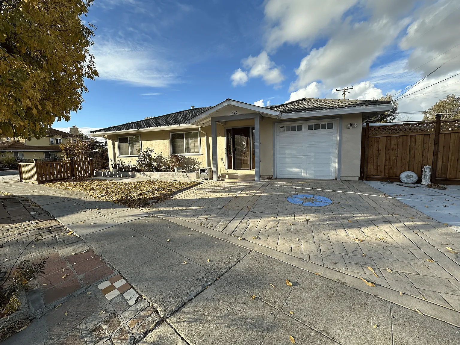 3 bed, 1256 sqft, $4,500 — Photo 1