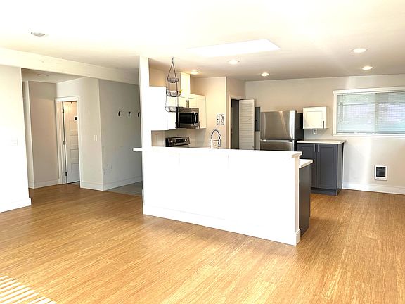 5th image of 7810 E Green Lake Dr N