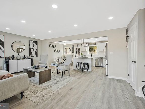 3rd image of 2529 Avalon Pl