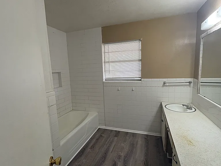 530 N Charlotte Ave — Photo 5