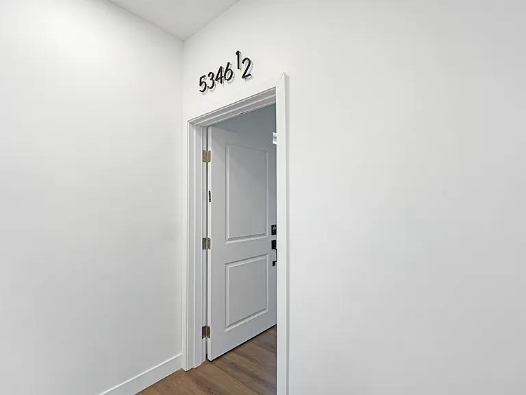 5346-5350 Oakland St — Photo 103