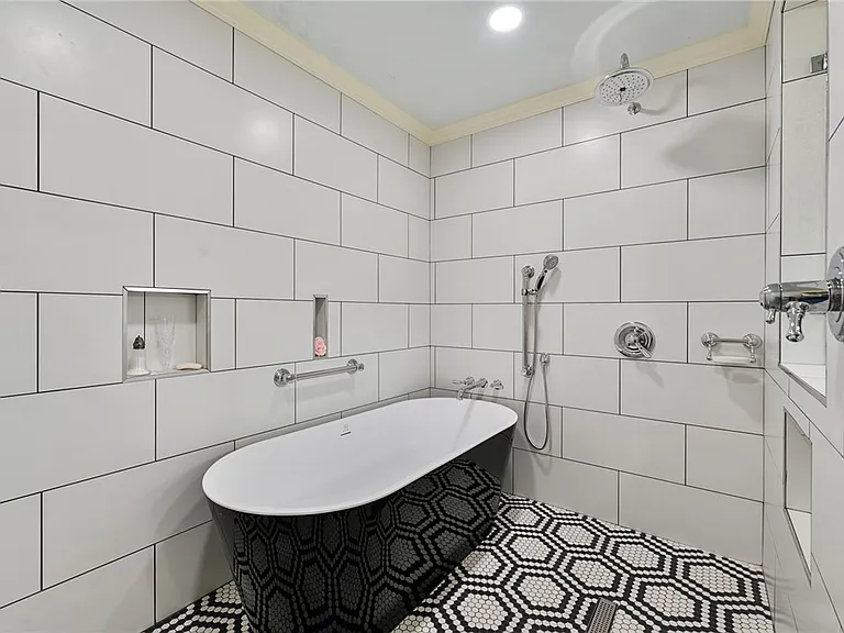 741 Garden Acres Blvd — Photo 10
