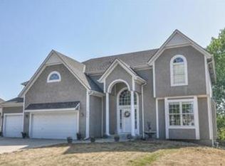 211 Tuscarora Ln, Lake Winnebago, MO 64034