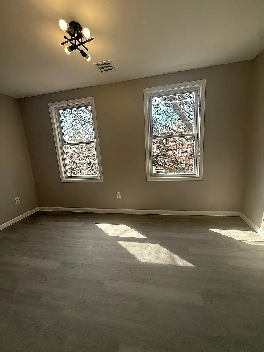 Building Photo - 291 W Runyon St #A