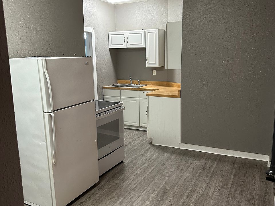 1st image of 514 Loras Blvd APT 3
